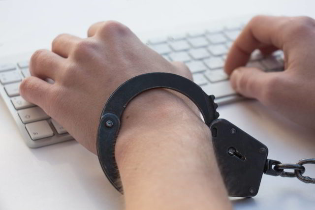 Addicted: How the Internet Poisons Student Behaviour 1 addicted