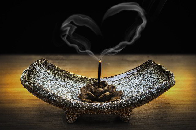 insense smoke forming heart