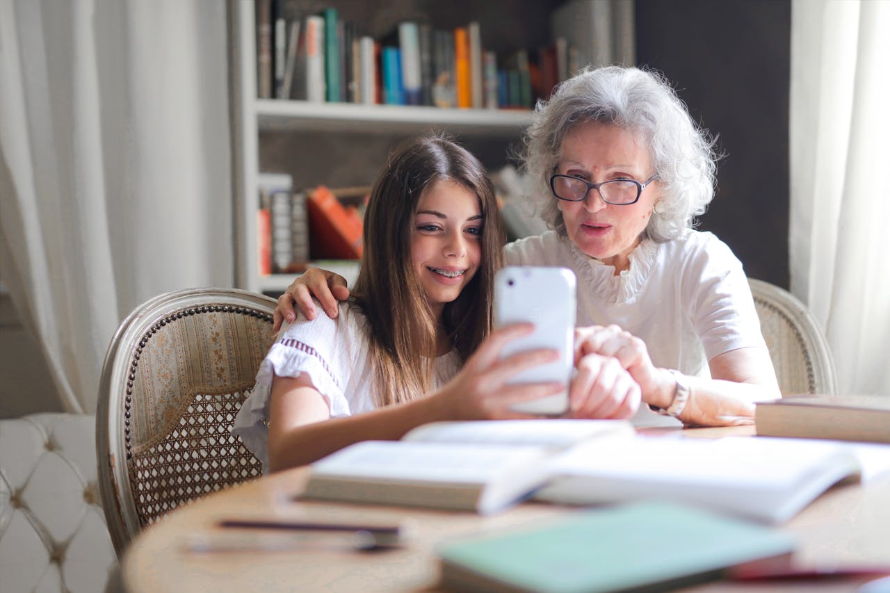 Combining Apps And Books To Learn English Effectively